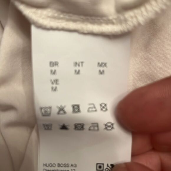 Hugo Boss ivory/cream t-shirt, chest logo, shirt sleeves, size Medium - Picture 10 of 10